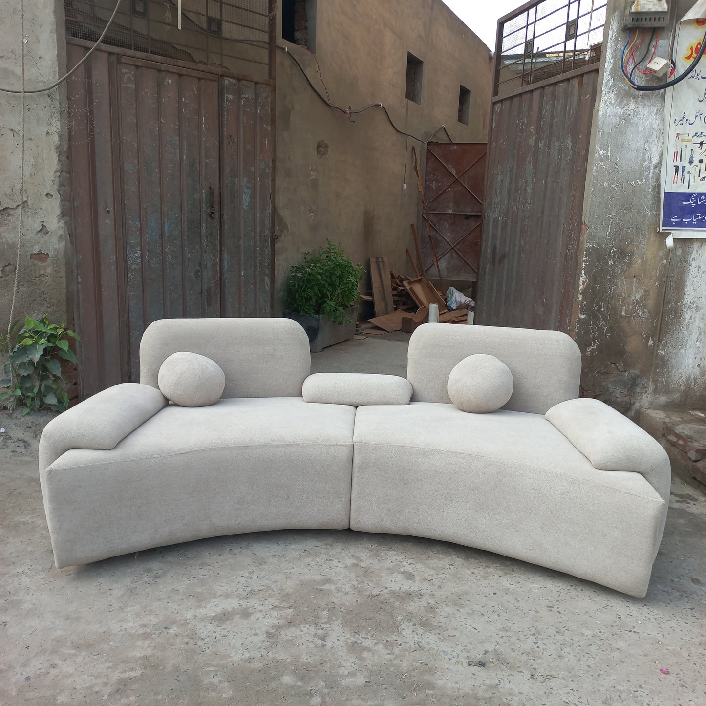 4 seater partition sofa with round cushion ( axefurniture )