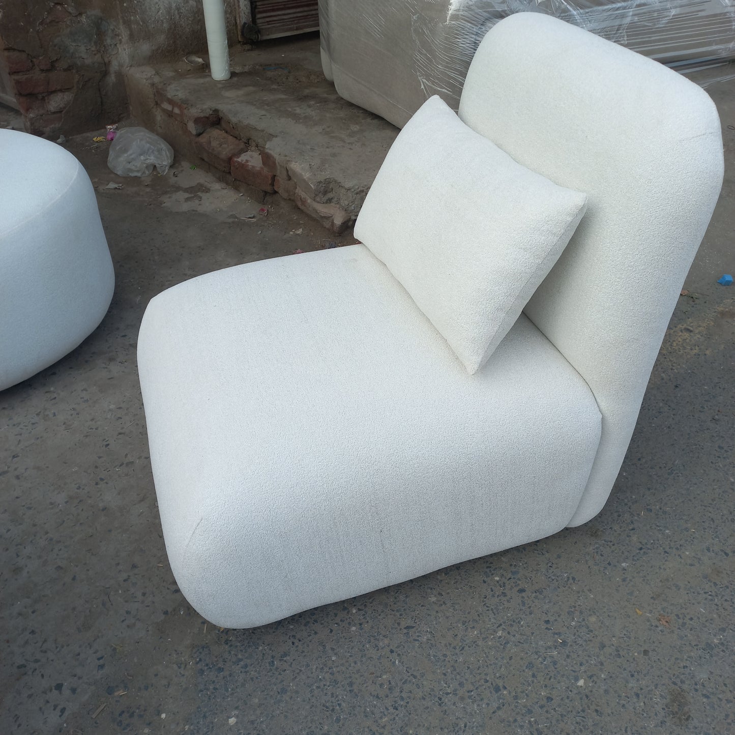 6 seater whitey kideny sofa set with chairs