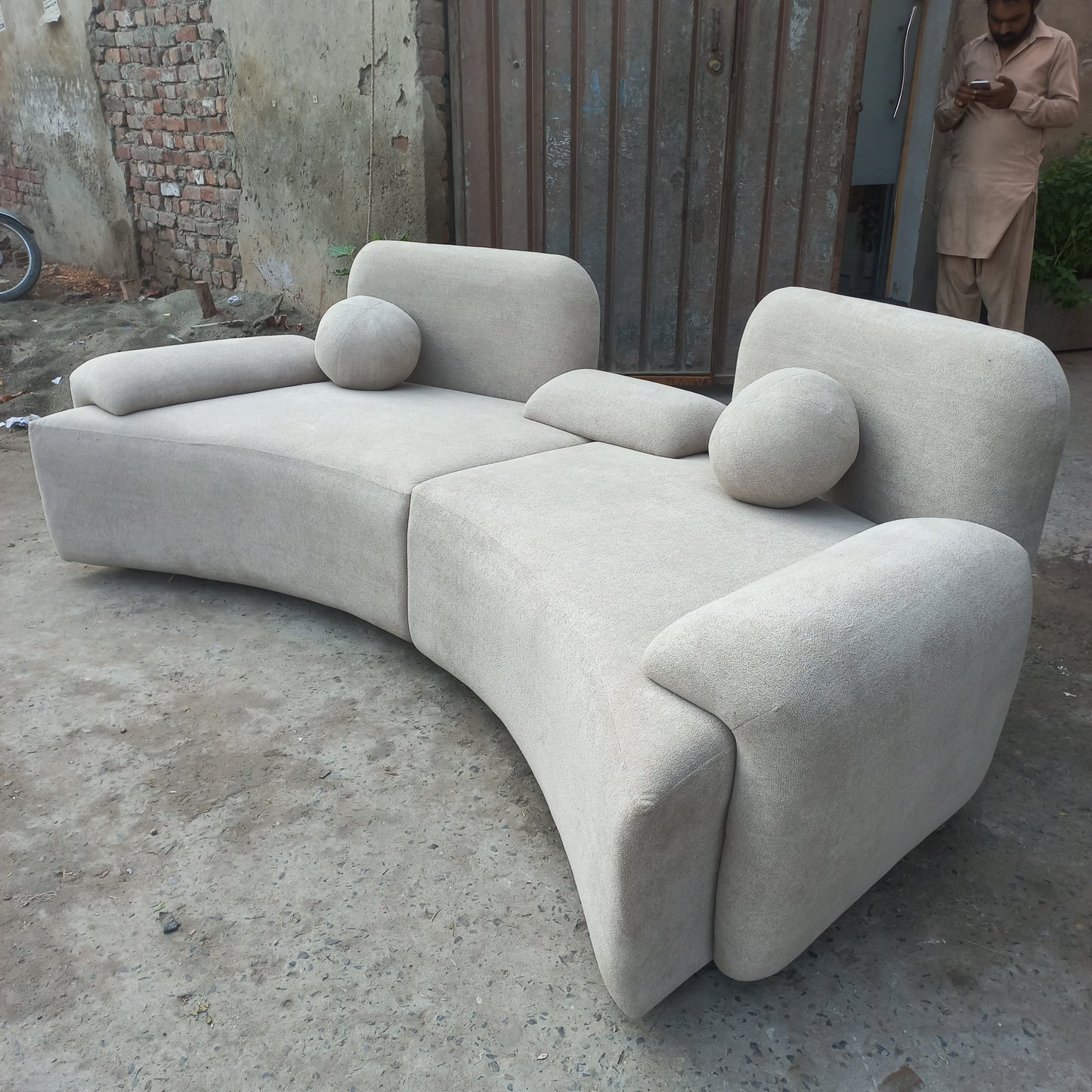 4 seater partition sofa with round cushion ( axefurniture )