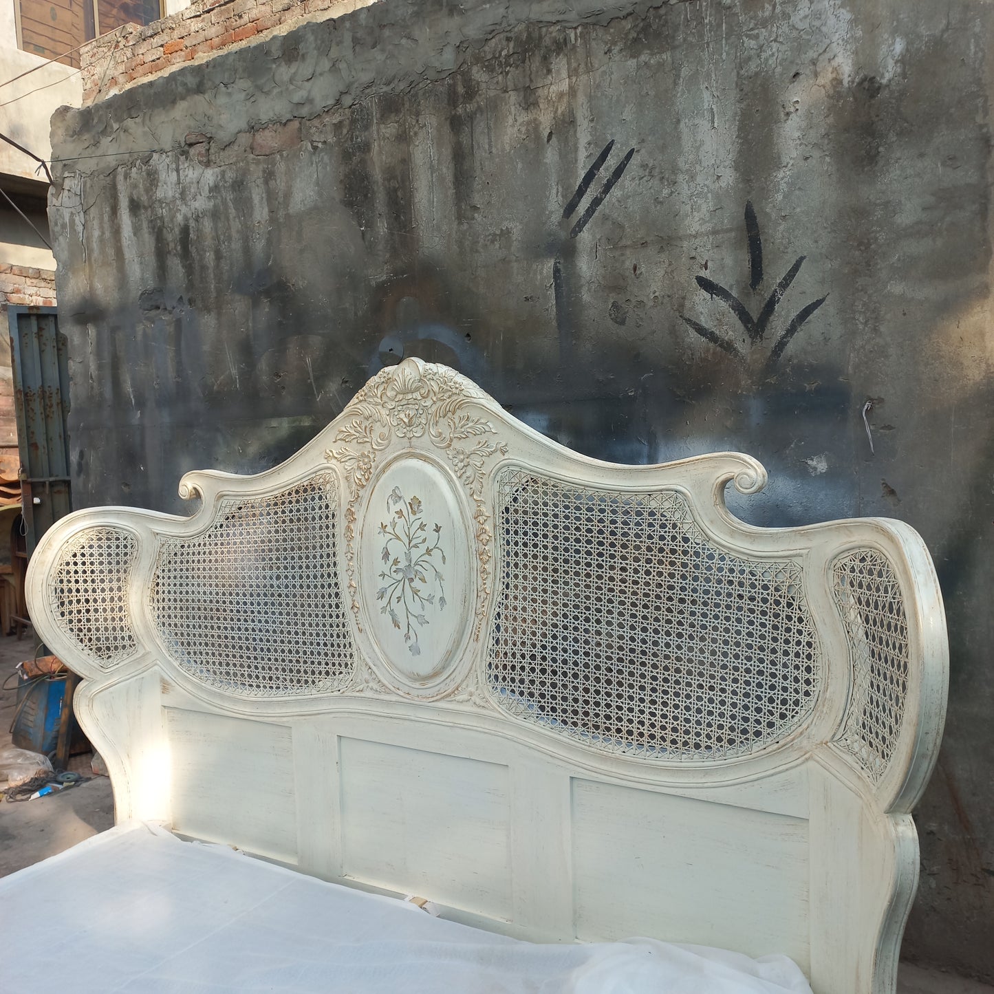 Snowy classic bed set