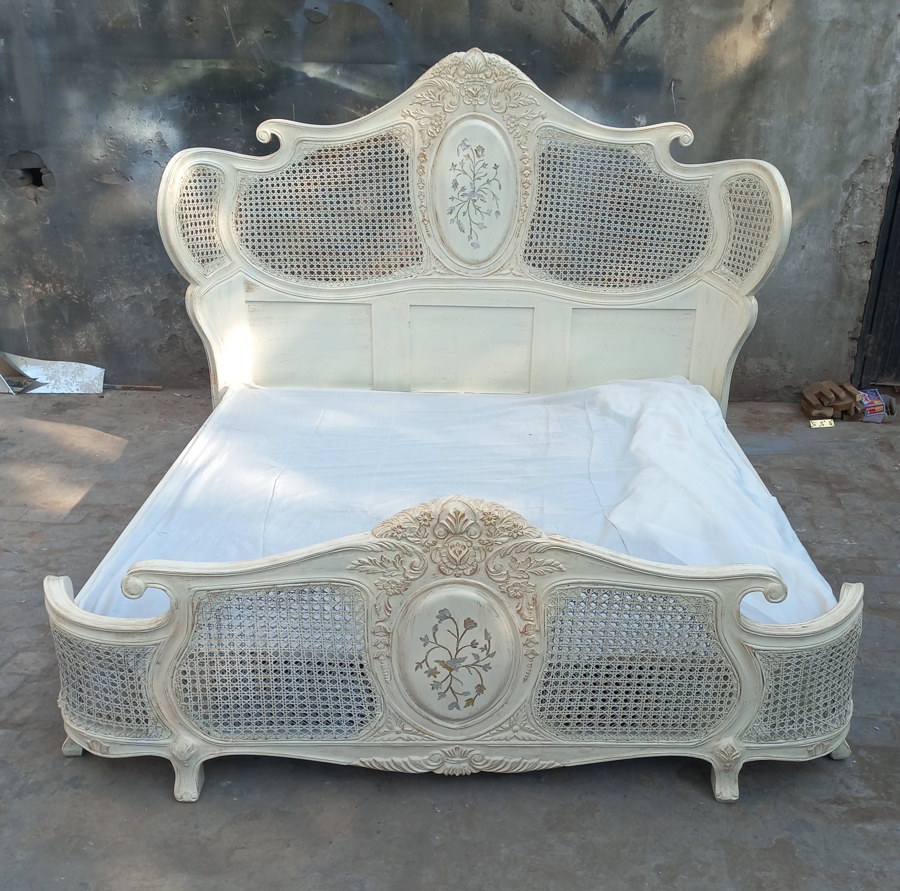Snowy classic bed set ( bed , sides table , dressing )