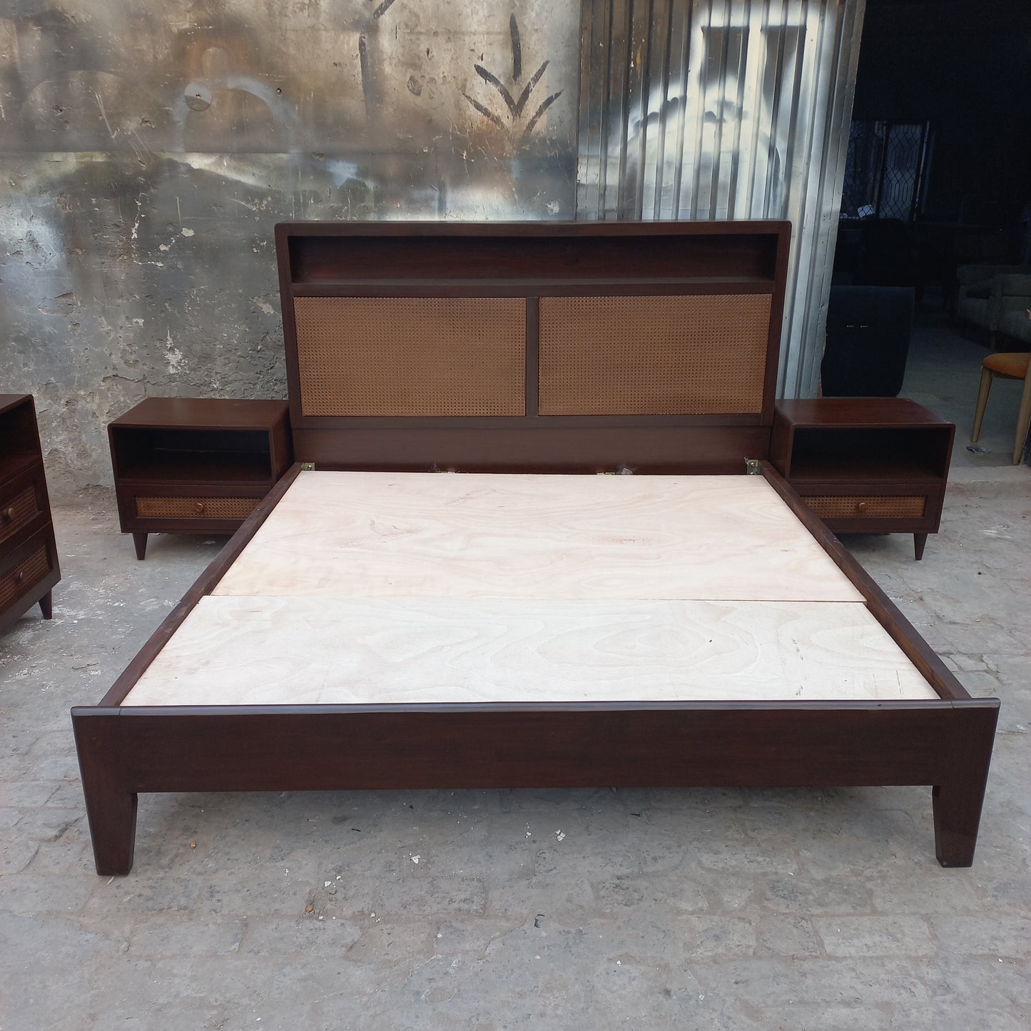Ratan antiquo bed set