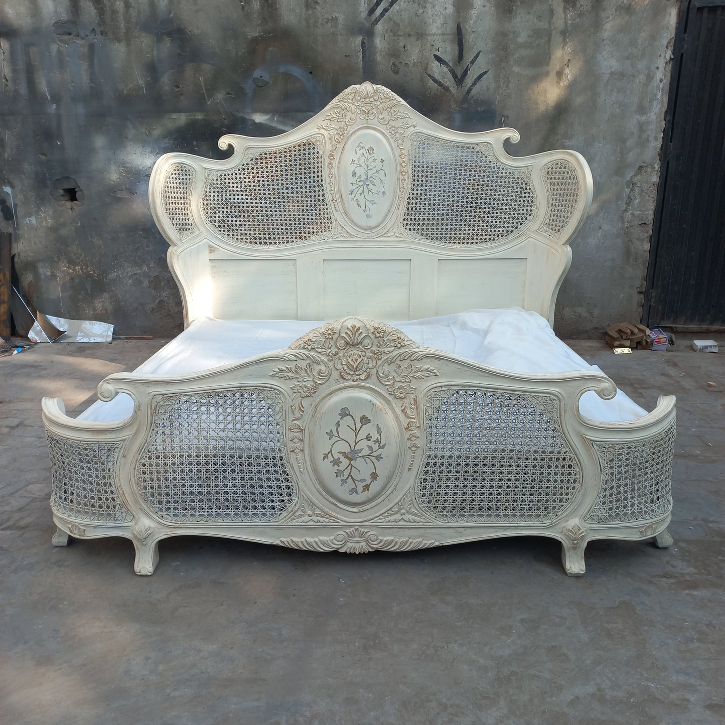 Snowy classic bed set
