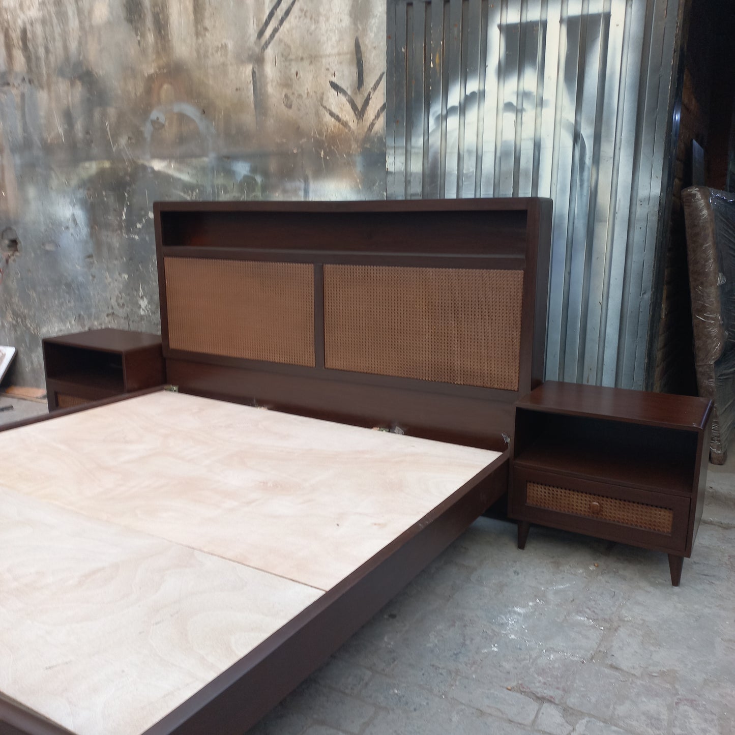 Ratan antiquo bed set