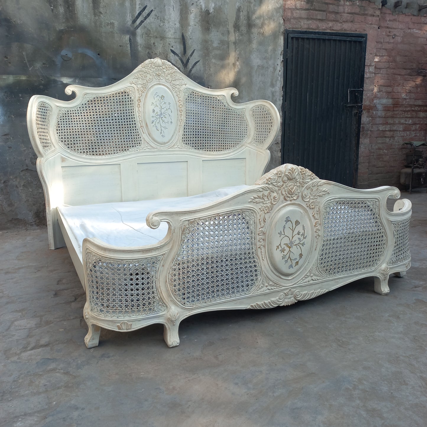 Snowy classic bed set