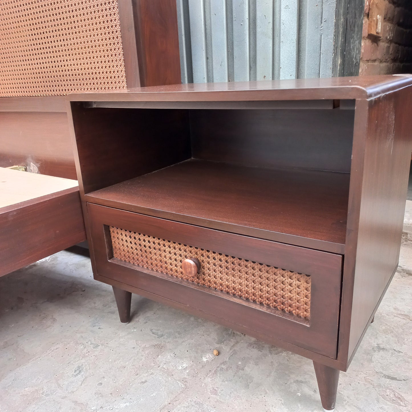 Ratan antiquo bed set