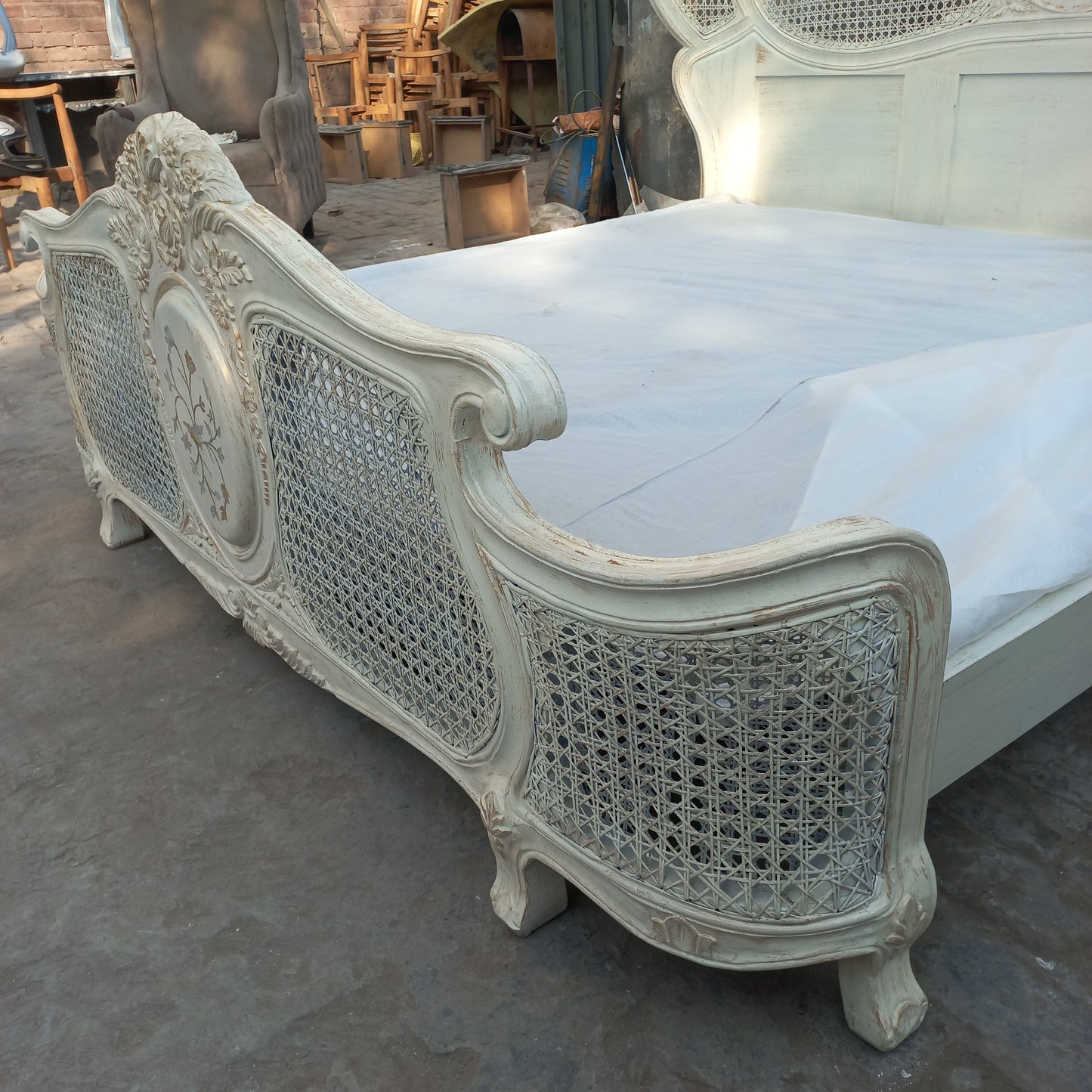Snowy classic bed set